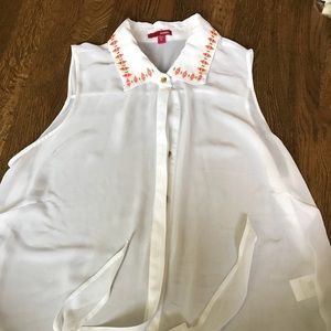 White sleeveless shirt